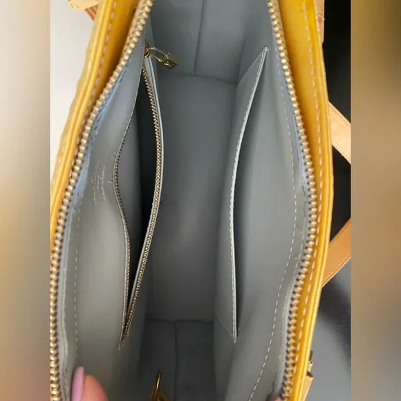 Authentic Louis Vuitton Vernis Houston Shoulder Hand Bag Yellow - Picture 4 of 11